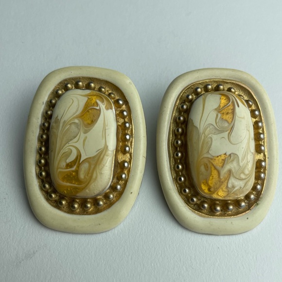 Vintage Yellow Cream Gold Lucite Clip on Earrings - Picture 1 of 5